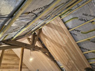 Lambrissage et encadrement de fenêtres